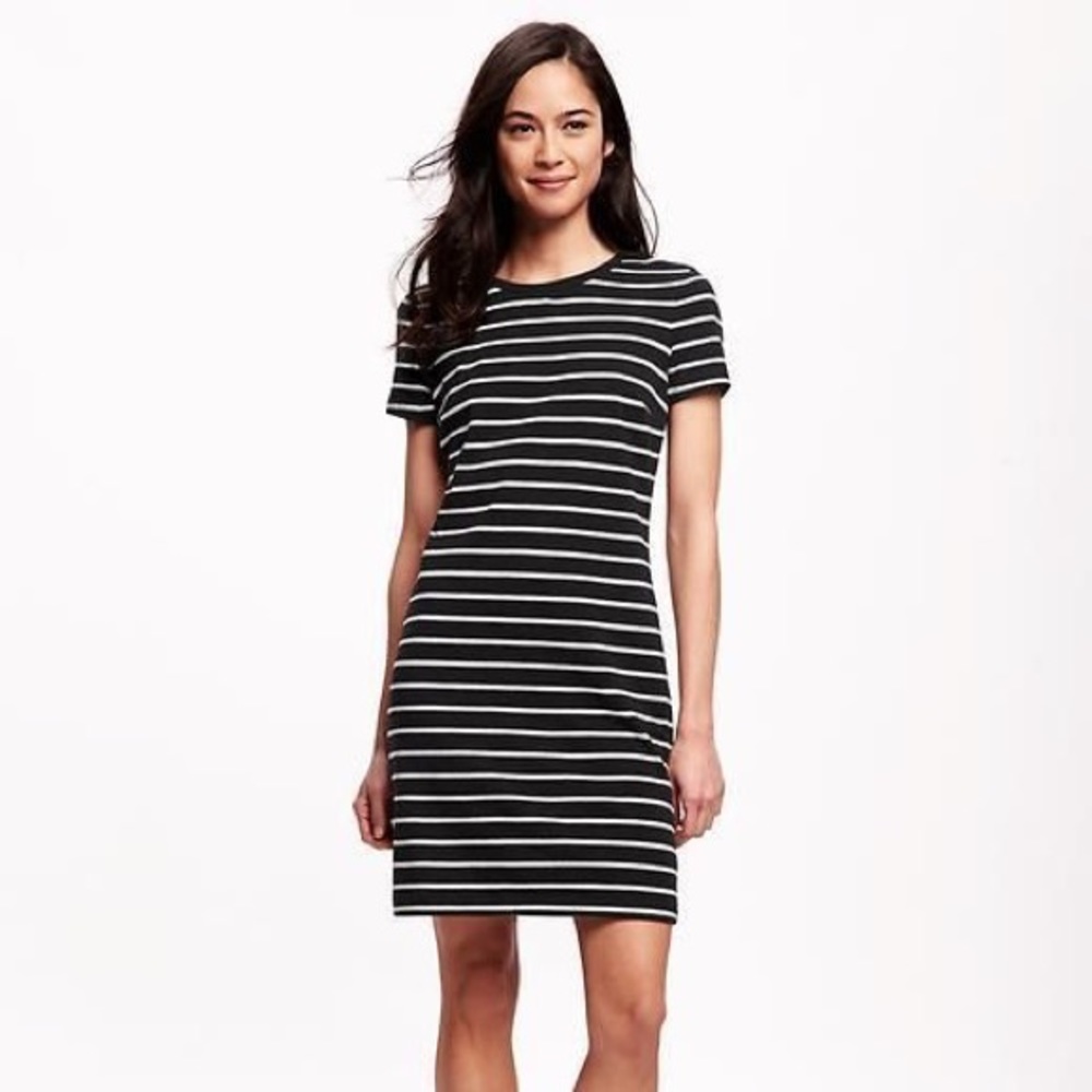 🌸 Striped Black And White Woman’s Old Navy Casual Dress